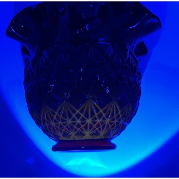 Fenton Art Glass Diamond Star Pattern Ruby Red Amberina Bowl Vase Ruffled Edge - Picture 11 of 12